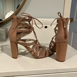 Vince Camuto nude block heel sandal size 6.5.